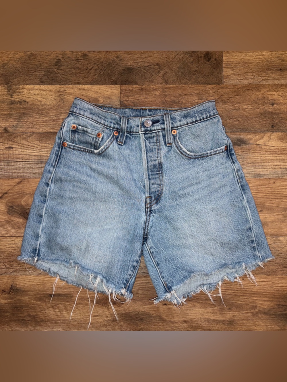 Levi’s 501 cut off jean shorts